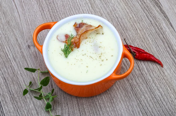 Сырный суп в миске — стоковое фото