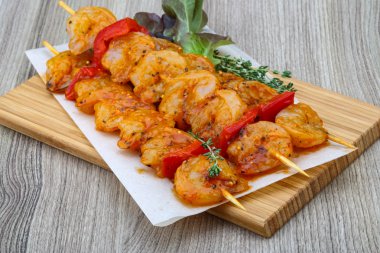 Çiğ karides şiş