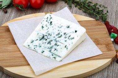 mavi peynir otlar ile