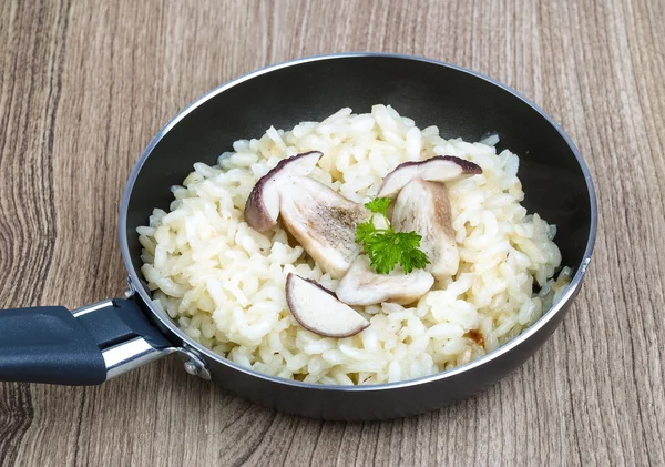 Grzybowym risotto z natką pietruszki — Zdjęcie stockowe