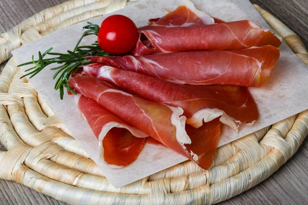 Испанская традиционная закуска Jamon Tapas — стоковое фото