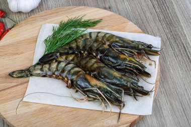 Çiğ kaplan karidesi