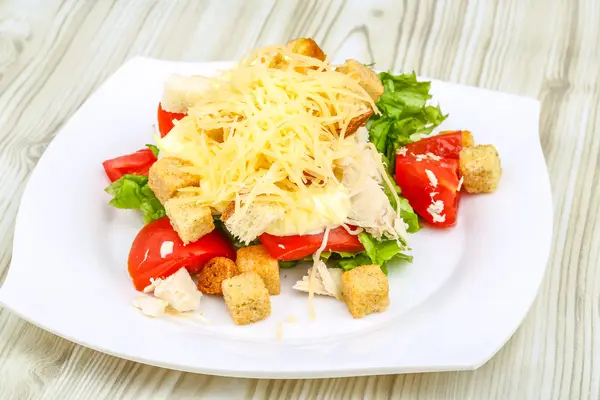 Ensalada de César con pollo —  Fotos de Stock