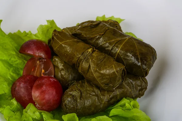 Dolma - malet kött i druva blad — Stockfoto