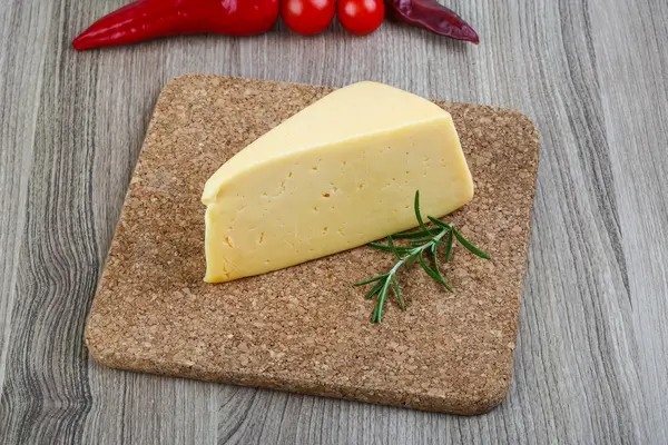 Triángulo del queso amarillo — Foto de Stock