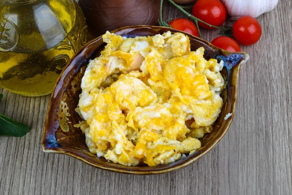 Scrambled eggs in bowl — Stock Photo, Image