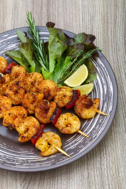 Izgara kaplan karides şiş