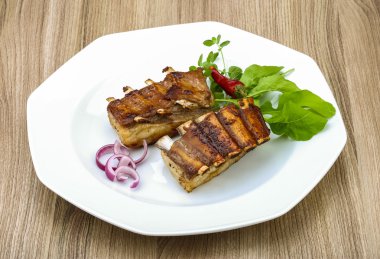 Kızarmış kuzu kaburgası