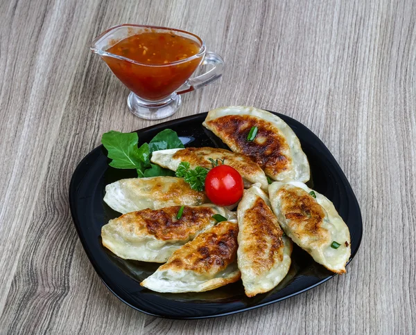 Japan traditionele keuken - gebakken Gyoza — Stockfoto