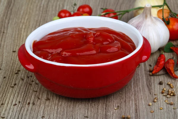 Tomato ketchup with herbs — Stock Photo, Image