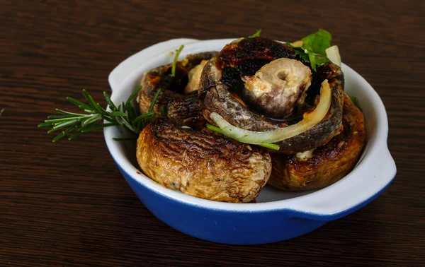 Gebakken champignons met rozemarijn en UI — Stockfoto