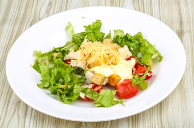 Tavuklu Sezar salatası