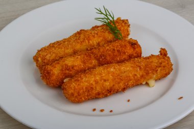 Kızarmış peynirli çubuk