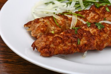 Sıcak sığır eti kebabı