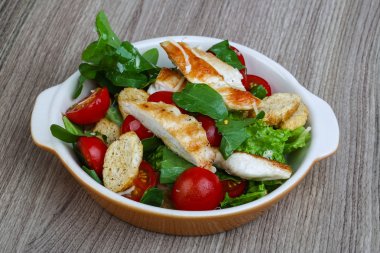 Sezar salata kasesine