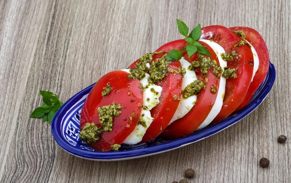 Italian Caprese salad — Stock Photo, Image