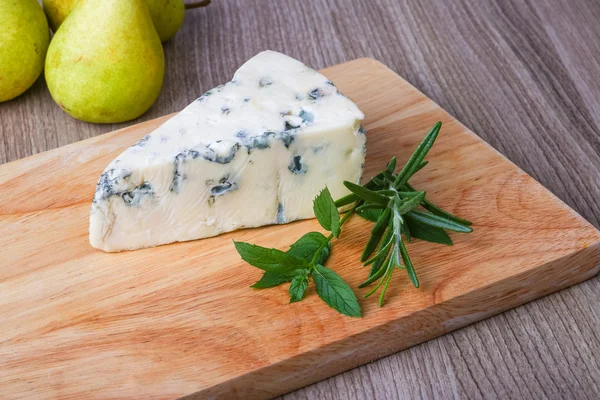 Queso azul con romero — Foto de Stock