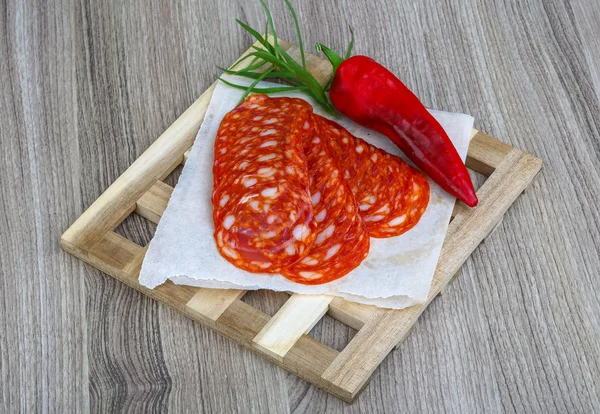 Испанские традиционные колбаски Chorizo — стоковое фото