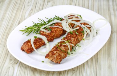 Sıcak sığır eti kebabı