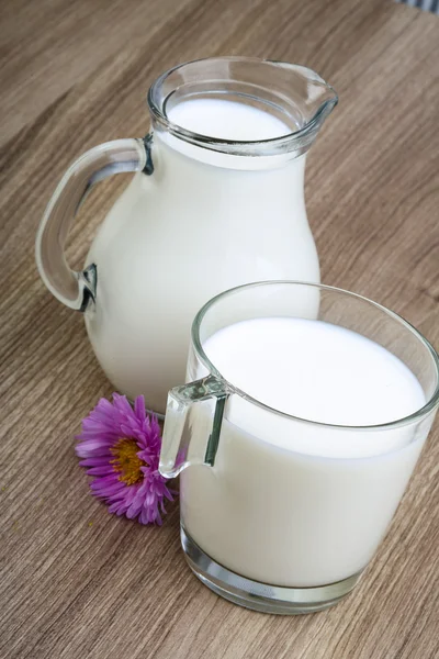Milk in glass and jug — Stock Photo, Image