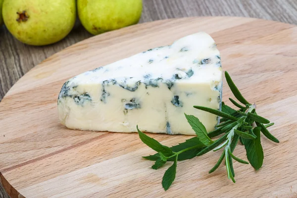 Blue cheese with rosemary — Stock Photo, Image