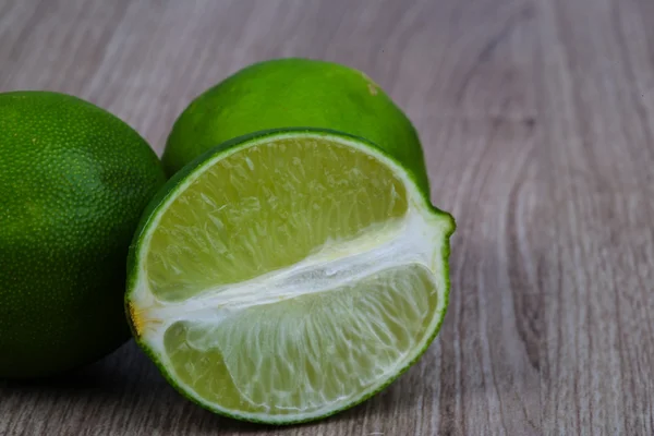 Tropische vruchten - lime — Stockfoto