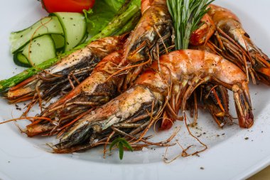Izgara kaplan karidesi.