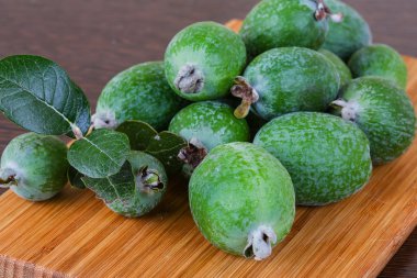 Tatlı feijoa meyve