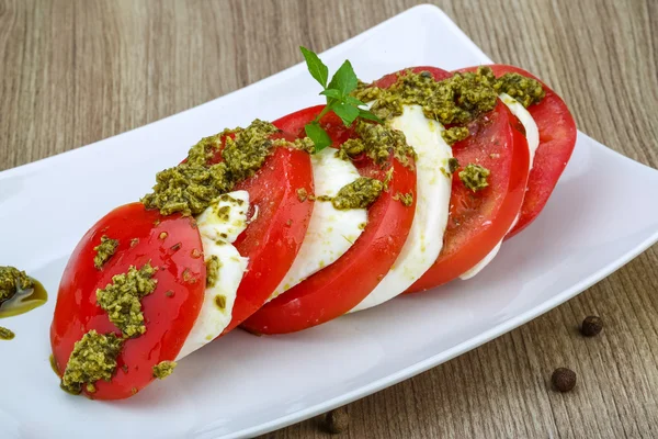 Italian Caprese salad — Stock Photo, Image