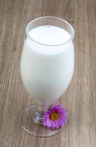 Świeże mleko zimne szkło — Zdjęcie stockowe