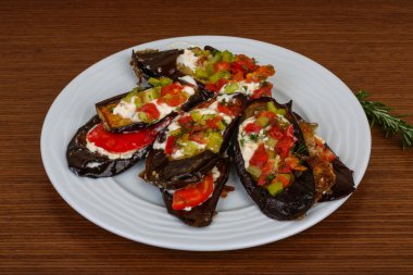 ızgara patlıcan domates ile