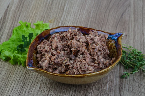 Консервированное мясо тунца — стоковое фото