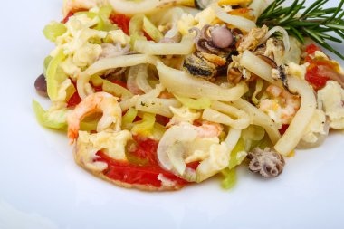 Pişmiş deniz kokteyl