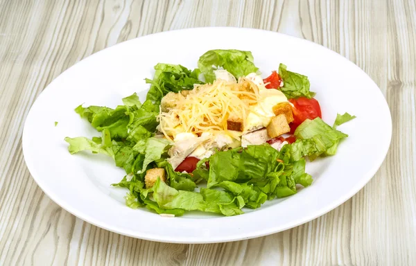 Salada Caesar com frango — Fotografia de Stock