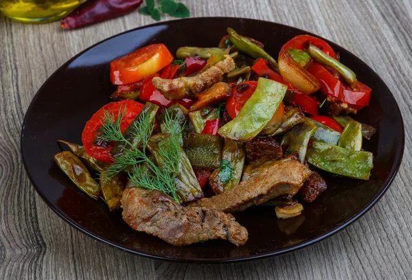 Revuelva la carne de cerdo frita con verduras — Foto de Stock