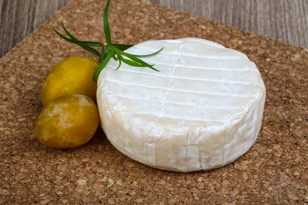 Round Brie cheese — Stock Photo, Image