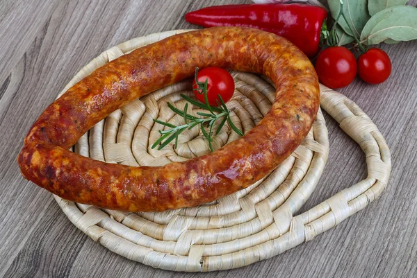 Anel de salsicha com tomate cereja — Fotografia de Stock