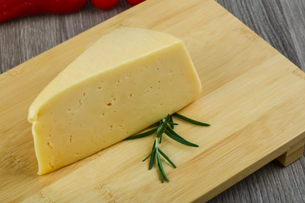 Triangolo di formaggio giallo — Foto Stock