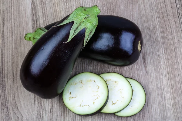 Fresh ripe Raw eggplant — Stock Photo, Image