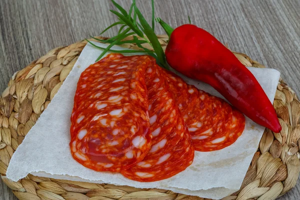 Испанские традиционные колбаски Chorizo — стоковое фото