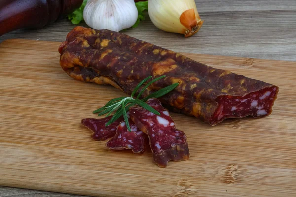 Salsiccia di salame con rosmarino — Foto Stock