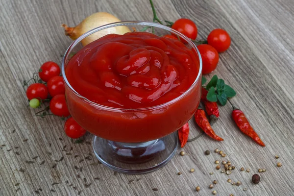 Tomato ketchup with herbs — Stock Photo, Image