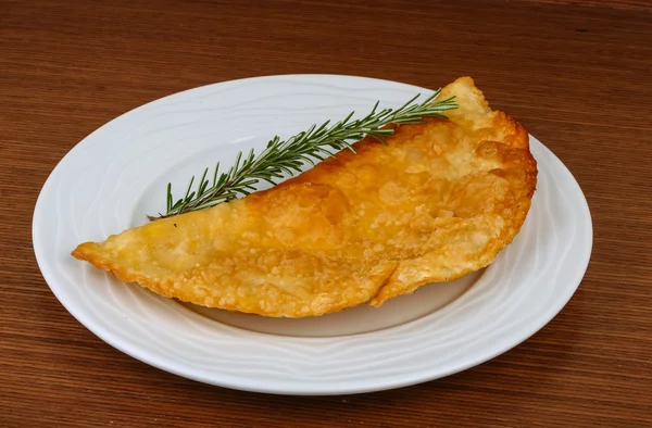 Traditionele vlees Cheburek — Stockfoto