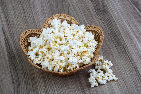 Pop-corn chaud dans le panier — Photo