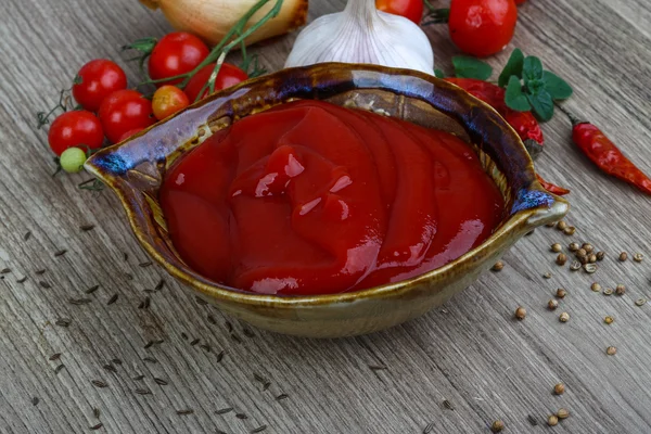 Tomato ketchup with herbs — Stock Photo, Image