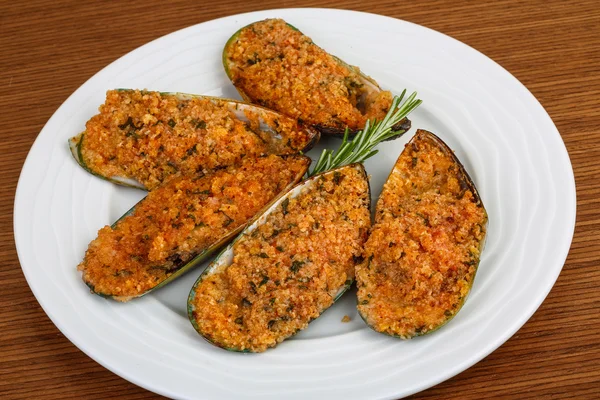 Cozze al forno con pane — Foto Stock