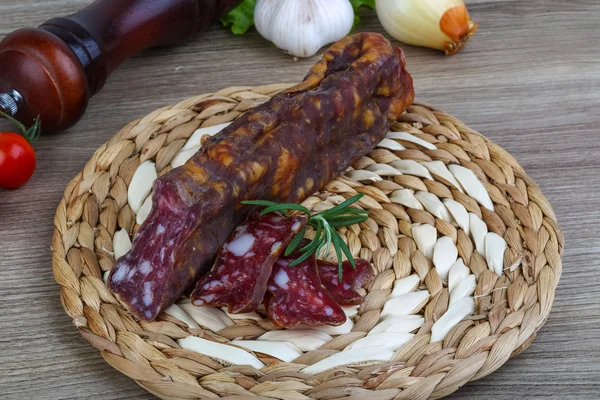 Salsiccia di salame con rosmarino — Foto Stock
