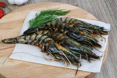 Çiğ kaplan karidesi