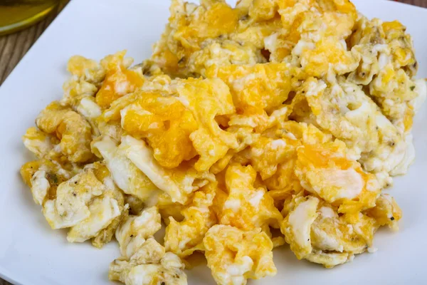 Desayuno con huevos revueltos — Foto de Stock