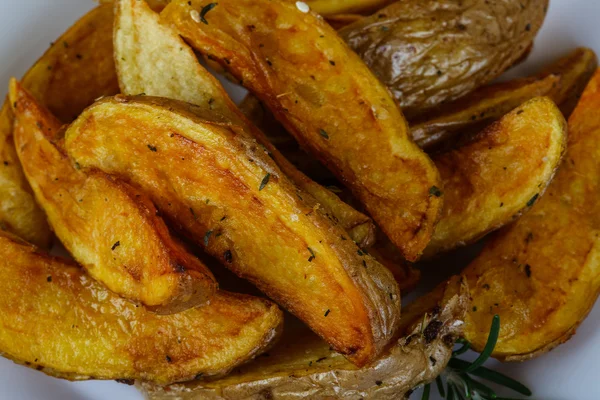 Pečené brambory s rozmarýnem — Stock fotografie